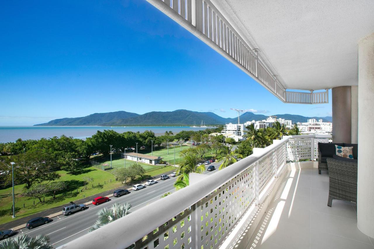 Cairns Luxury Seafront Apartment Exterior foto