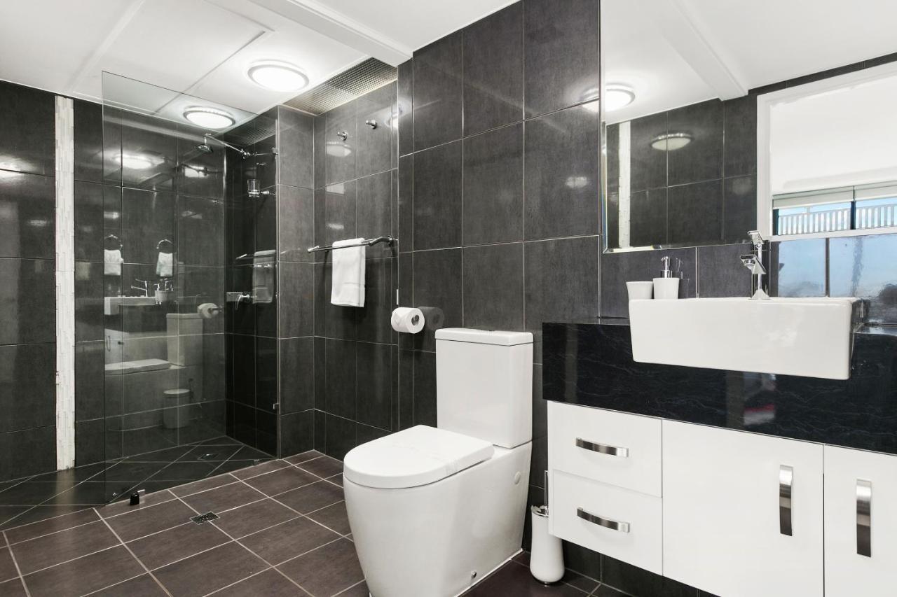 Cairns Luxury Seafront Apartment Exterior foto